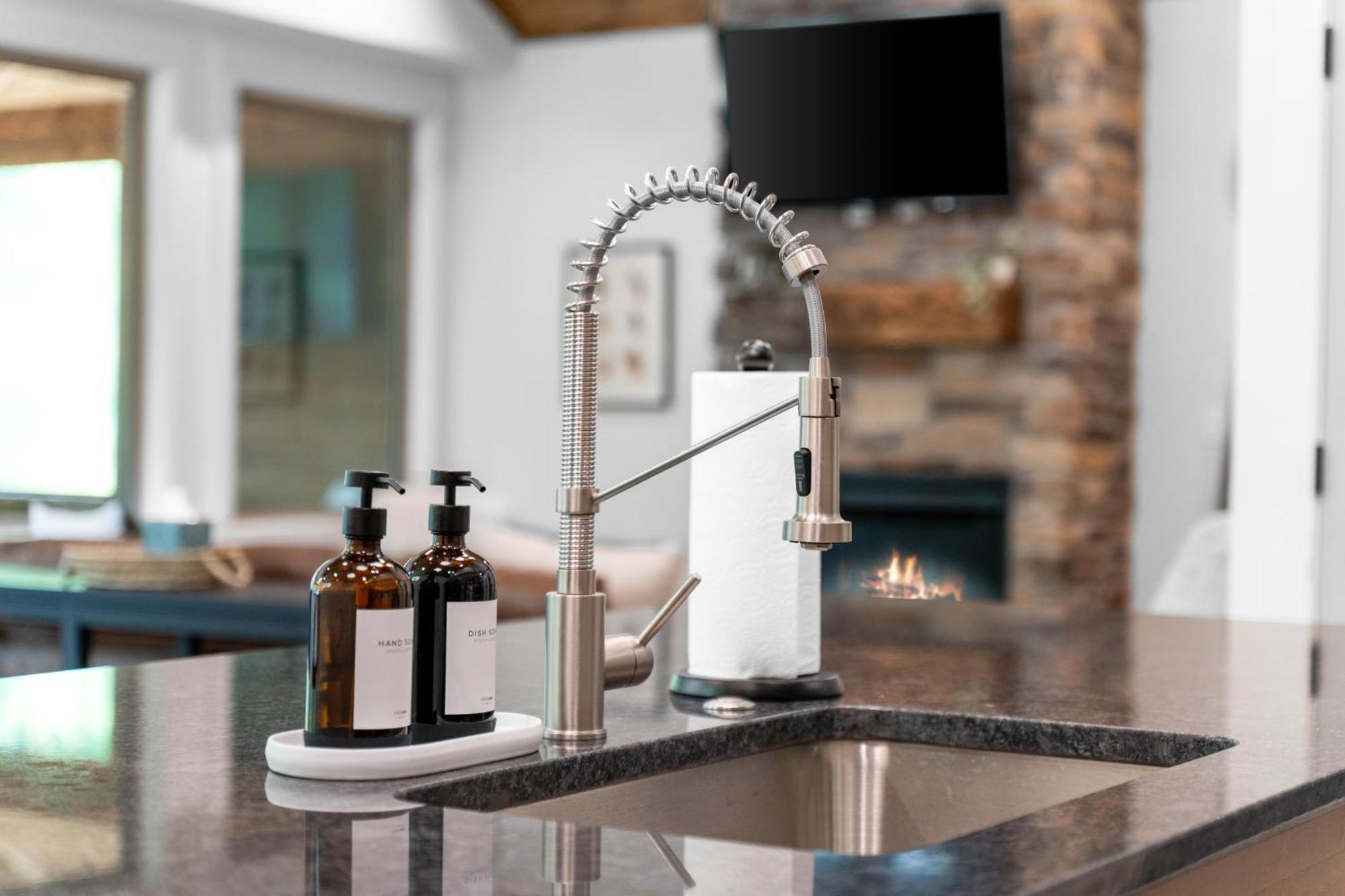 New Ozark Oasis Luxe Cabin Retreat With Hot Tub Hollister Eksteriør bilde